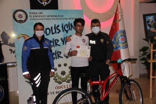 Son dakika haberleri! Hakkari polisi başarılı öğrencileri ödüllendirdi