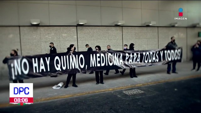 ¡No hay medicamentos! Padres de niños con cáncer protestan en el AICM