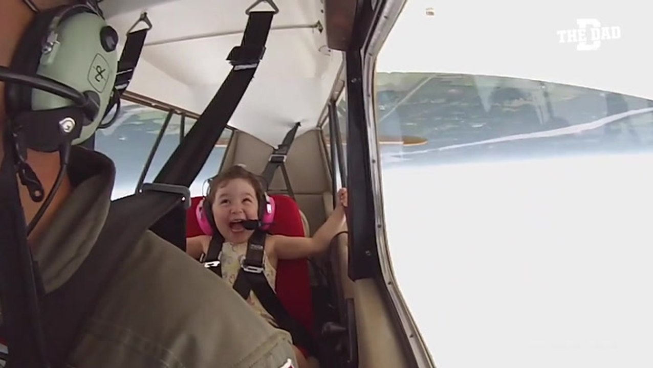 Td Thedadbreak Girlinairplanewithdad Rough Cs V001