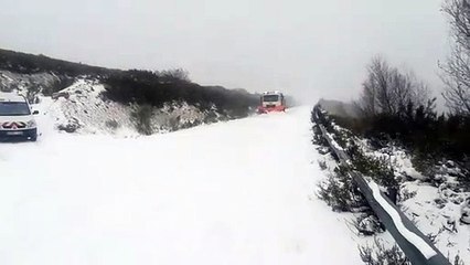 Quitanieves en el Alto de Vizcodillo