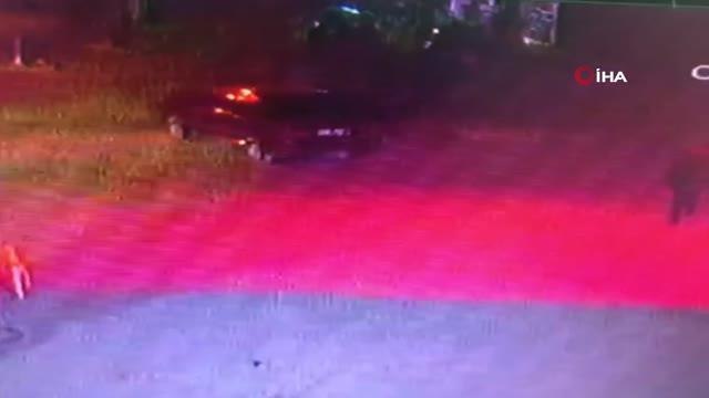 Sürücü alev alan araçtan son anda böyle kurtuldu