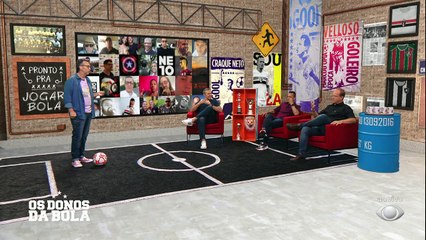 Cássio GIGANTE hein? O goleiro ficou sabendo da história da menina Ester e enviou um par de luvas para a criança, que teve cartaz barrado no jogo... Parabéns, Cássio!#OsDonosdaBola