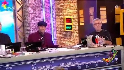 Ράδιο Αρβύλα: Ο Κανάκης έβαλε τραγιάσκα, κοστούμι σε μωβ απόχρωση και «έφαγε» κράξιμο στο twitter!