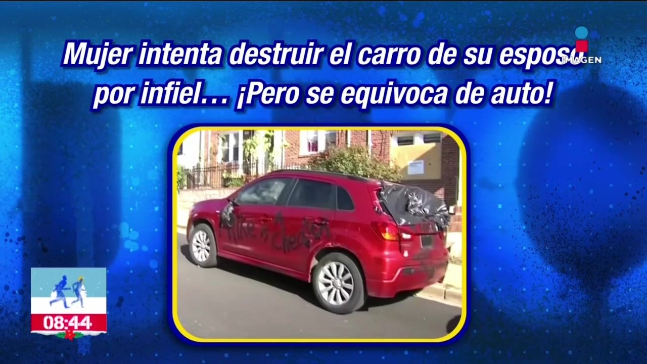 Mujer intenta destruir el carro de su esposo por infiel pero se equivoca de auto