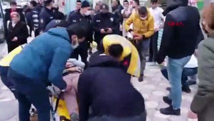 Cadde ortasında eski eşini bıçakladı