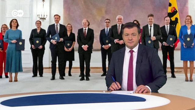 Шольц вместо Меркель: чего ждать от нового кацлера и правительства Германии. DW Новости (08.12.2021)