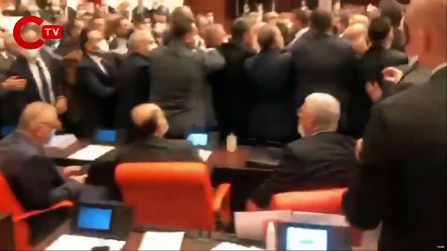 Süleyman Soylu, Özgür Özel'in üzerine yürüdü: Tekme tokatlı kavga