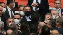 Meclis’te yine kavga çıktı: Soylu ve AKP’li Özalan, Özgür Özel’in üzerine yürüdü