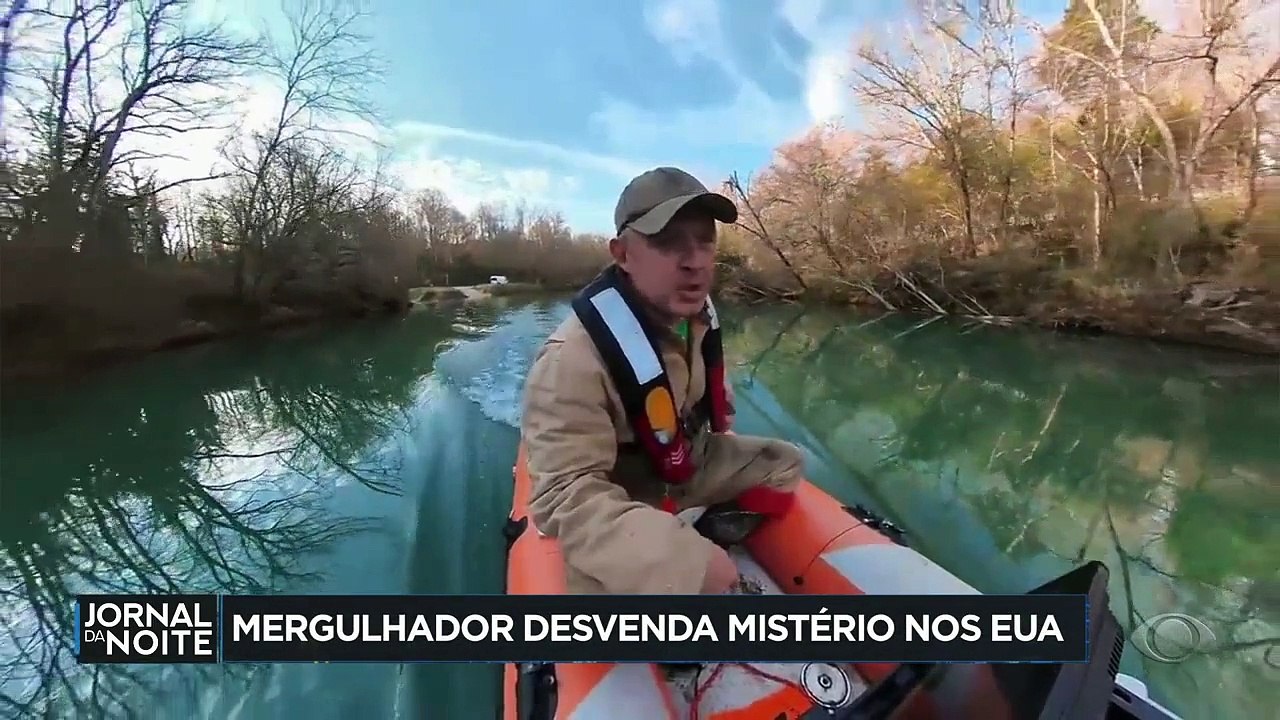 Um mergulhador que faz sucesso na internet pode ter ajudado a desvendar um mistério que já dura 21 anos nos Estados Unidos.