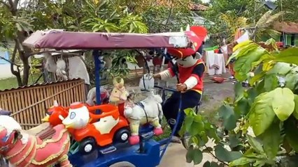 Badut Lucu Naik Odong Odong