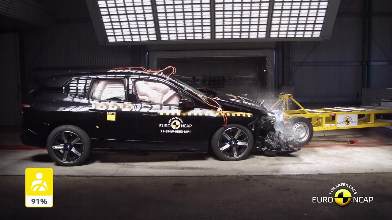Der BMW iX erzielt die Höchstwertung von 5 Sternen in der Euro NCAP Sicherheitsbewertung