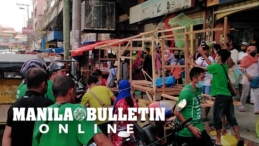 Vendors dismantle their stalls for allegedly violating health protocols in Davao City