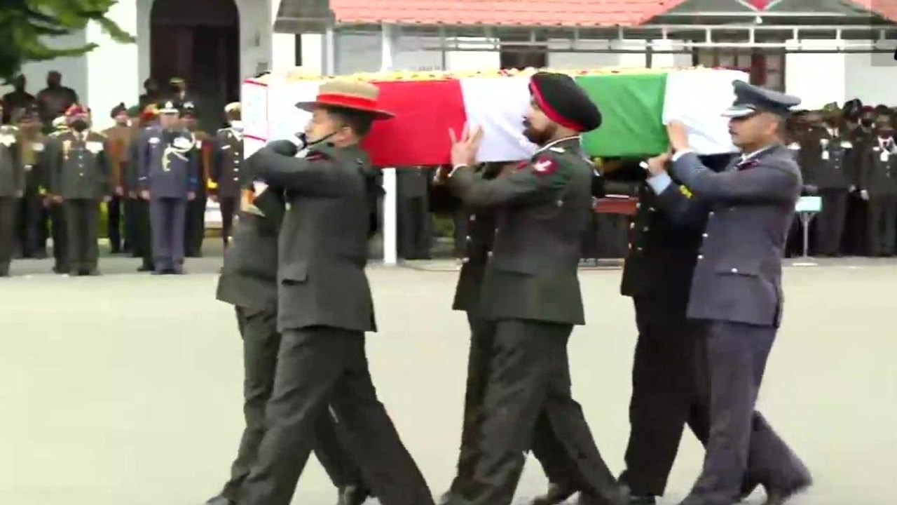 Video: Tribute given to CDS Bipin Rawat and other officers