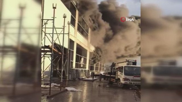Tuzla’da Deri Organize Sanayi Bölgesi'nde bir iş yerinde yangın çıktı