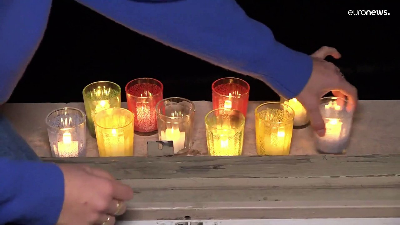Luci e festa in mascherina. Lione torna ad accendersi malgrado il Covid