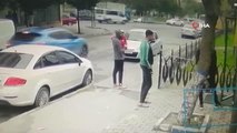 Sokak ortasında silahlı saldırı: Kimisi can derdine düştü, kimisi kılını bile kıpırdatmadı