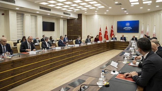 Asgari ücret pazarlığında üçüncü toplantı! İşveren tarafı zam için teşvik ve vergi indirimi bekliyor