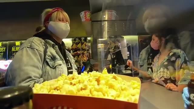 Boris Johnson endurece las medidas para frenar el avance de la variante Ómicron