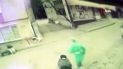 Bursa'da devrilen ağacın altında kalmaktan böyle kurtuldu