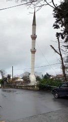 SARIYER'DE YENİDEN YAPILACAK MİNARE ÇELİK HALATLA YIKILDI