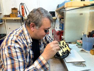 Asırlık saatler bu ellerde hayat buluyor