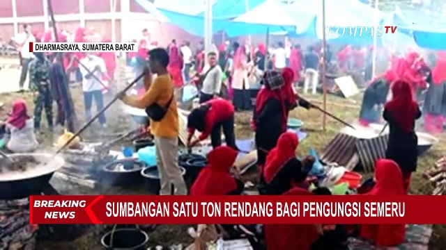 Ibu-ibu di Dharmasraya Masak Satu Ton Rendang untuk Pengungsi Bencana Semeru