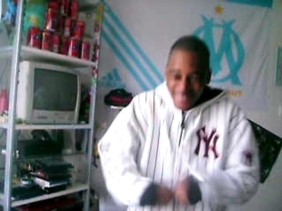 kevin entrain de danser la tecktonik