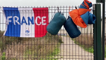 Deux semaines après la mort de 27 migrants dans la Manche, se rendre en Angleterre reste l'objectif