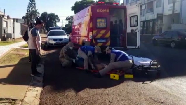 Homem fica ferido ao sofrer queda de bicicleta na Rua Manaus com a Rua Pedro Ivo