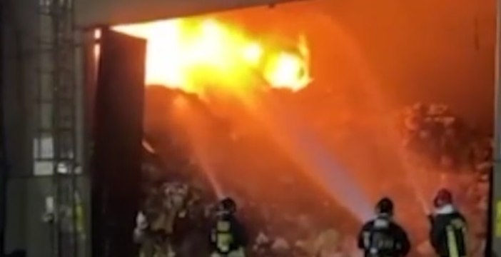 Montebello Vicentino (VI) - Brucia azienda di trattamento rifiuti (09.12.21)