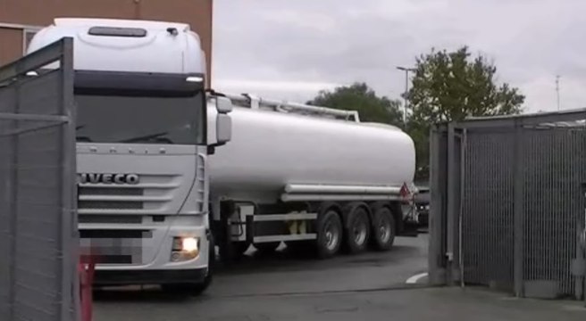 Bari - Guardia di Finanza dona gasolio sequestrato ai Vigili del Fuoco (09.12.21)