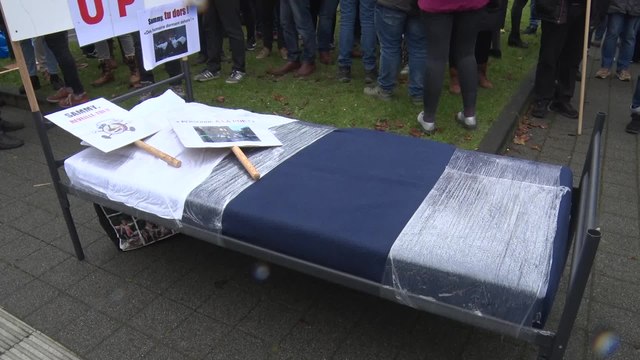 Action Sammy Wake Up! devant le cabinet de Sammy Mahdi