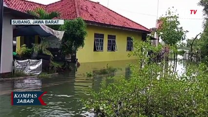 Korban Banjir Pasrah Bertahan Di Rumah