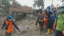 Ascienden a 43 los muertos por la erupción del volcán Semeru en Indonesia