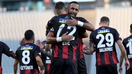 Süper Lig'de herkesi şaşırtan ayrılık! Medhi Benatia sezonun ortasında futbolu bıraktı