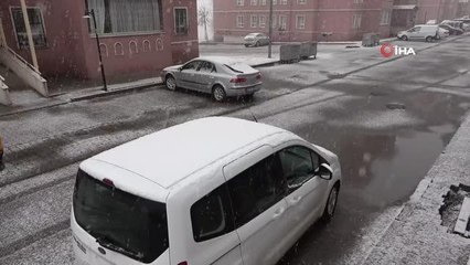 Bitlis'te kar yağışı etkili oldu