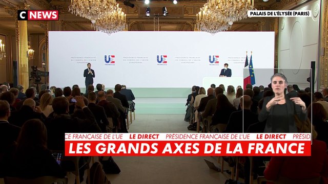 Présentation de l'emblème et de la devise retenus par Emmanuel Macron