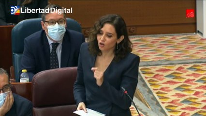 Ayuso, a García: "Intentar prohibir que se coma Phoskitos a cambio de poder fumar porros"
