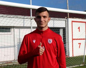 Çiçeği burnunda stoperin hayali İngiltere'de futbol oynamak