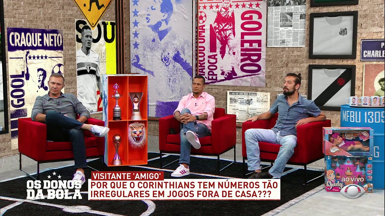 O Craque Neto lembrou que Gabriel Pereira caiu de rendimento após a renovação com o Timão. Mosquito merece vaga entre os titulares?#OsDonosdaBola