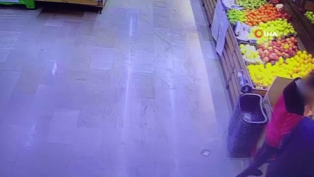 (KOCAELİ - ÖZEL)Yolda buldukları temassız kredi kartı ile market market gezip alışveriş yaptılar