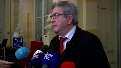 UE: Jean-Luc Mélenchon juge le discours d'Emmanuel Macron "totalement plat et routinier"