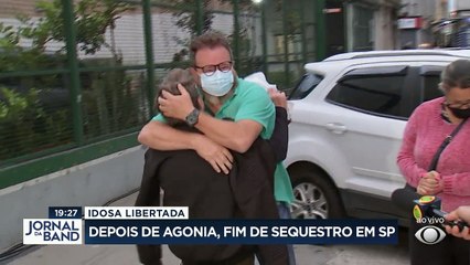 A polícia libertou uma mulher de 80 anos que era mantida refém por bandidos.