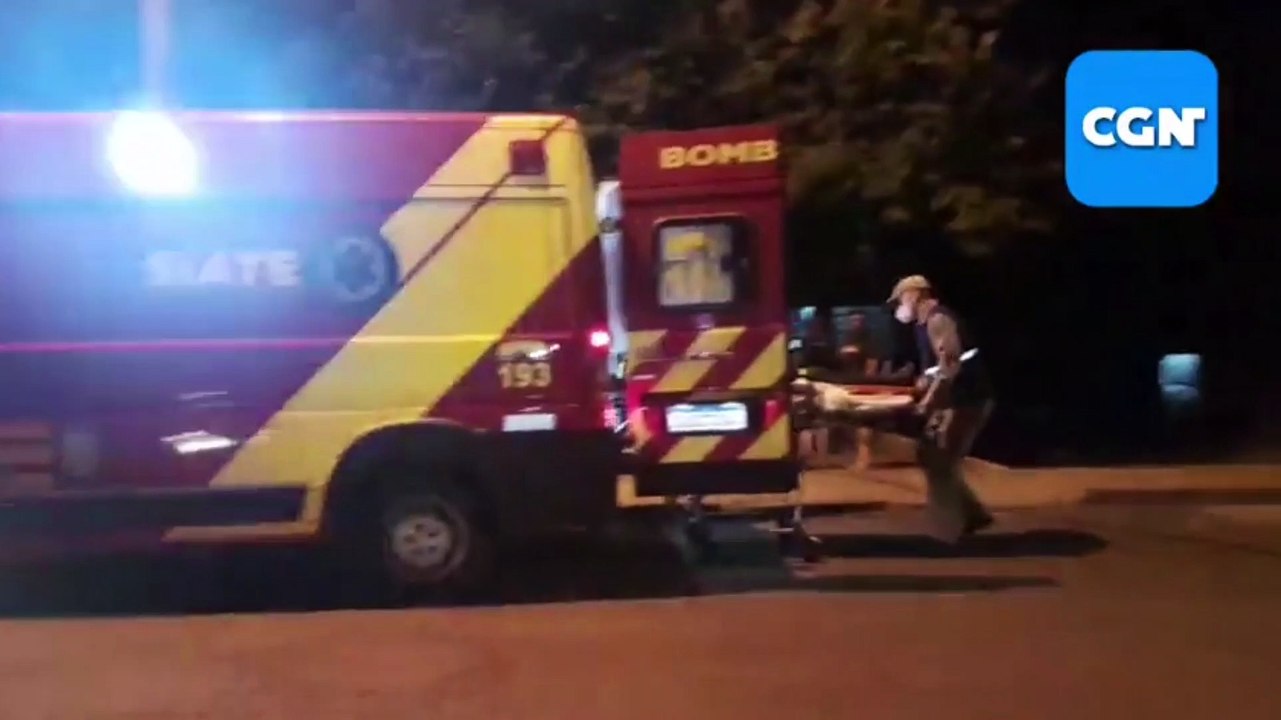 Homem sofre lesões na cabeça ao ser atropelado por carro no Bairro Santa Cruz; vítima é de nacionalidade haitiana