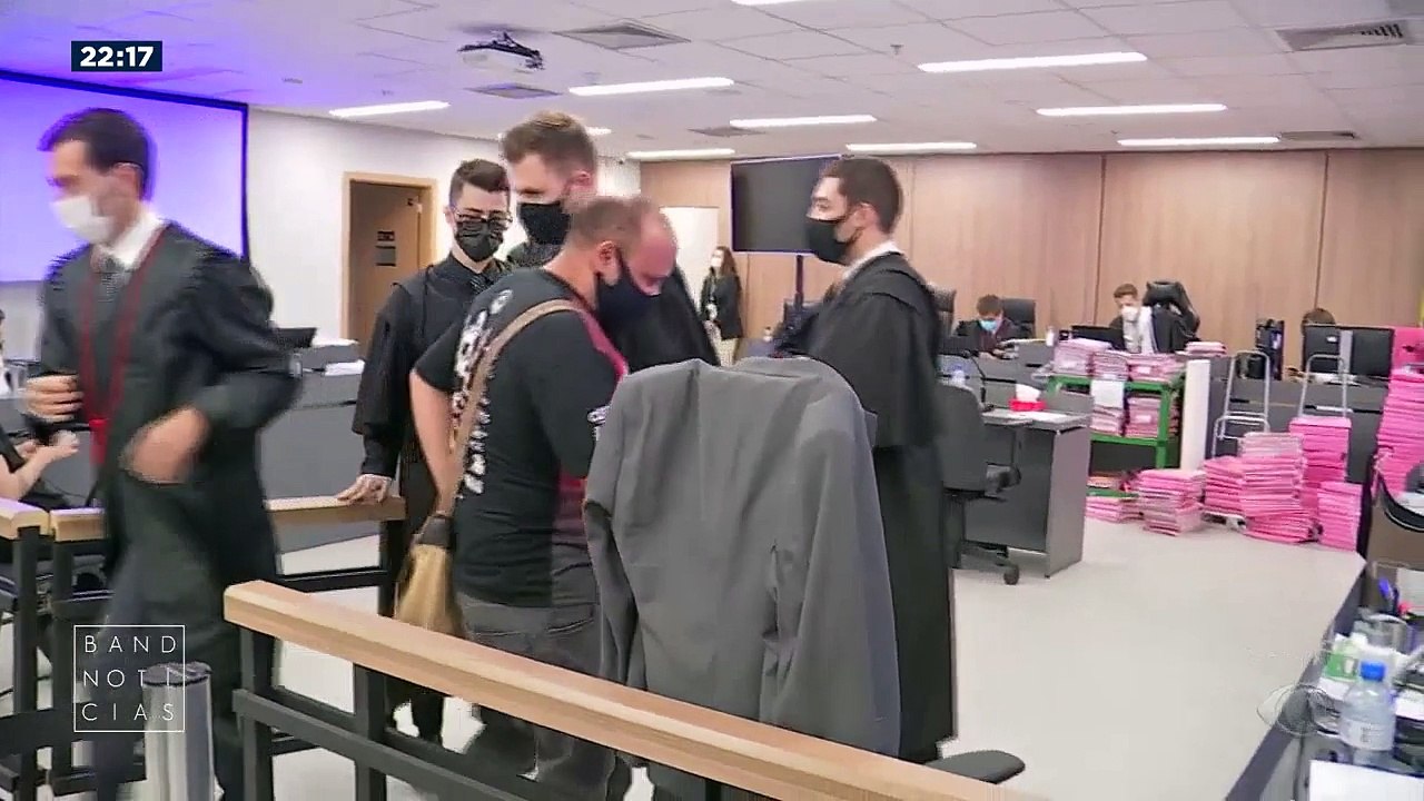 O julgamento da boate Kiss entrou na reta final. Todos os quatro réus já prestaram depoimento. A decisão do júri pode sair ainda esta noite ou na manhã desta sexta-feira.