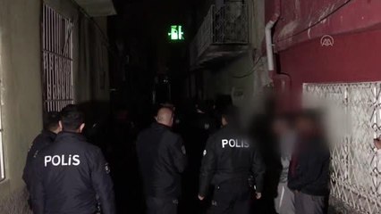 3 hırsızlık şüphelisinden biri yatakta, ikisi damda yakalandı