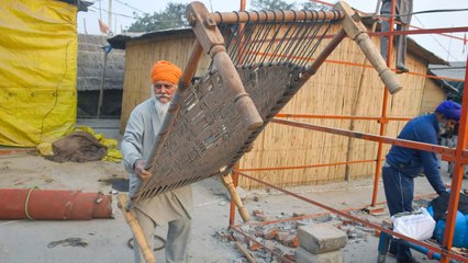 Delhi: Farmers dismantle tents as they prepare to head home