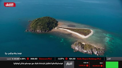 ...هذا المكان كانت أسماك القرش تسرح ، وهذه ...