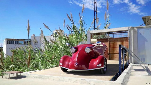 دراجة نارية بثلاث عجلات ومحرك كهربائي