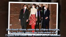La reine Letizia d'Espagne - chic et décontractée avec ses bottes rouges pour son discours à l'UNICE